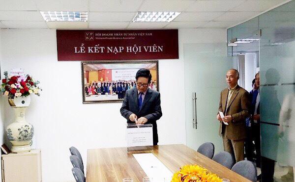Hội Doanh Nhân Tư Nhân Việt Nam quyên góp và kêu gọi ủng hộ miền Trung