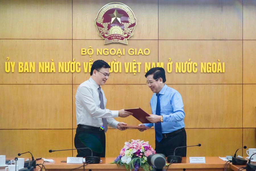Lễ kí kết MOU hợp tác giữa Ủy ban Nhà nước về người Việt Nam ở nước ngoài với Hội Doanh nhân Tư nhân Việt Nam