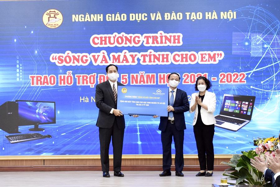 Tập đoàn CMC tặng 400 máy tính – trị giá 4 tỷ đồng cho học sinh khó khăn tại Hà Nội