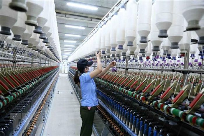 CIEM dự báo 2 kịch bản tăng trưởng kinh tế Việt Nam năm 2022