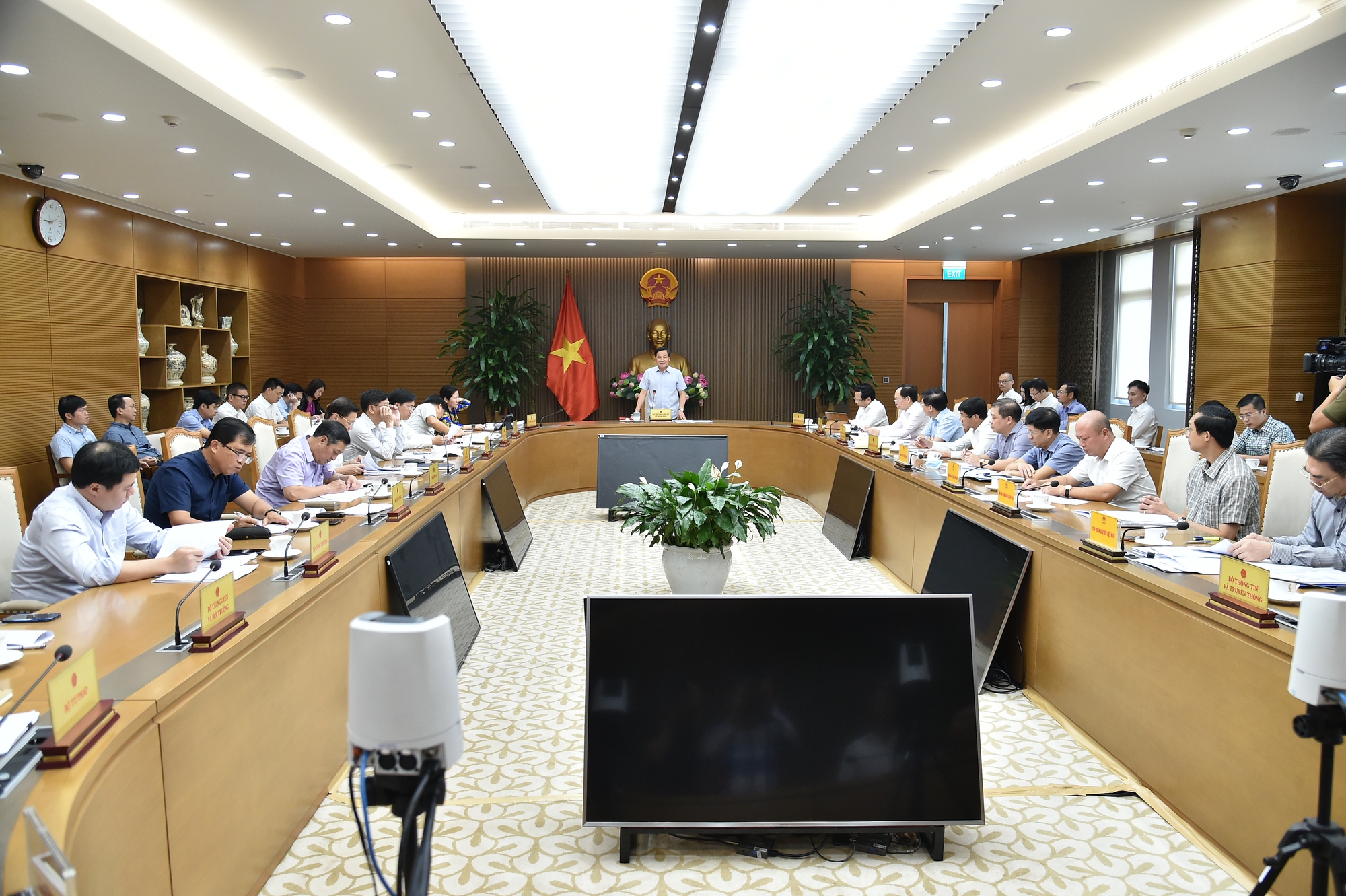 Phó Thủ tướng Lê Minh Khái họp xử lý dự án Đạm Ninh Bình và DQS