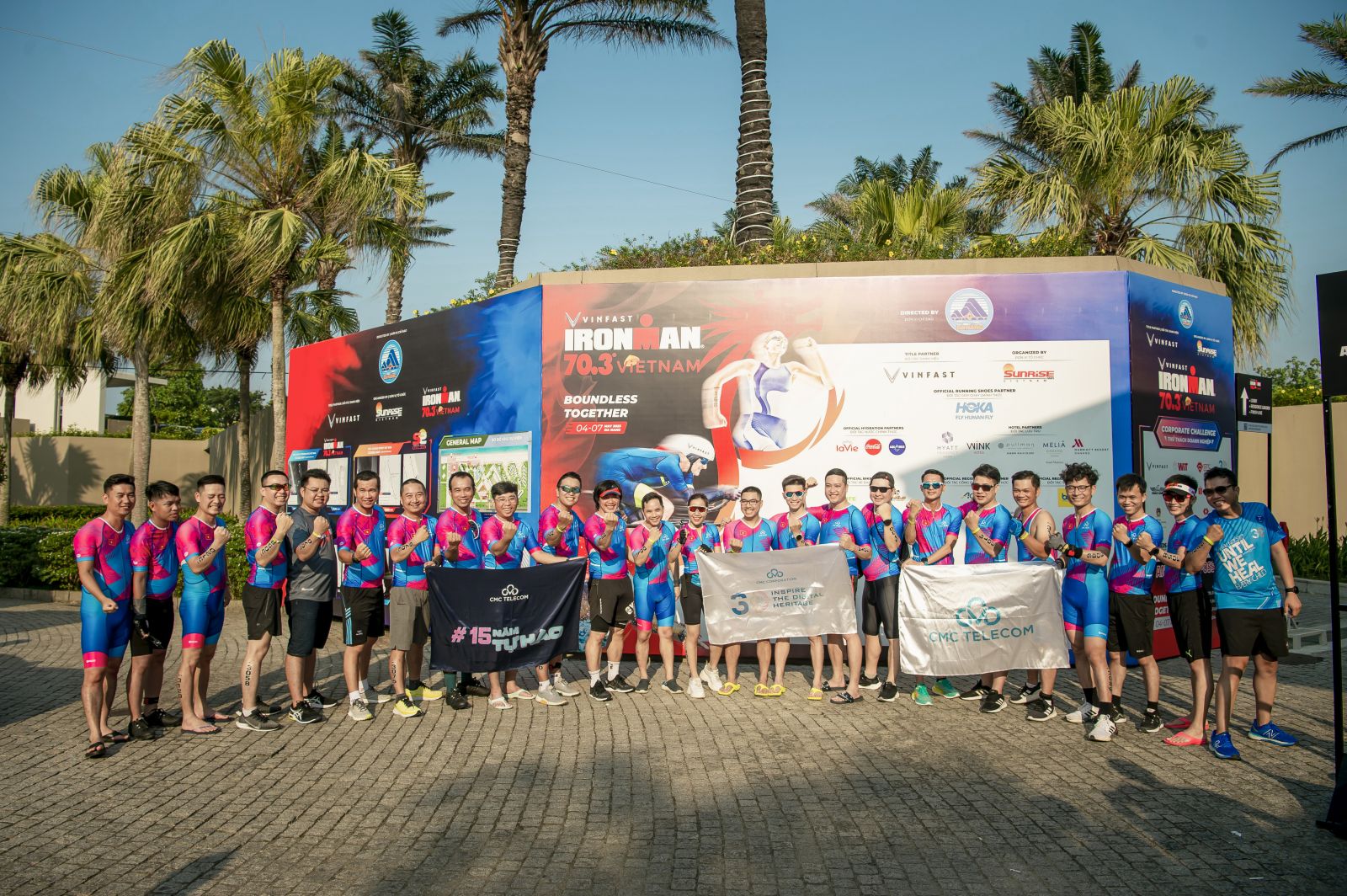 Dàn Ironman CMC đổ bộ bờ biển Đà Nẵng