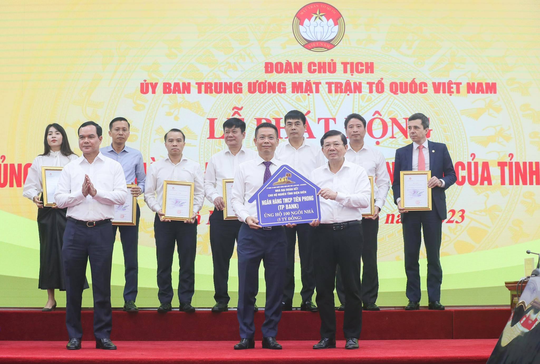 TPBank ủng hộ 5 tỷ đồng xây dựng nhà Đại đoàn kết cho hộ nghèo tỉnh Điện Biên