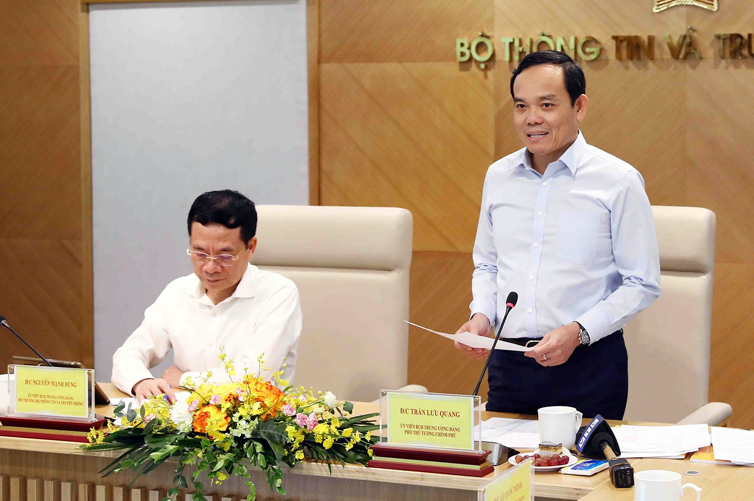 Phó Thủ tướng Trần Lưu Quang làm việc với Bộ Thông tin và Truyền thông