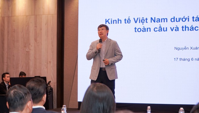 NHNN sẽ hạ thêm 0,5 điểm % đưa lãi suất điều hành về 4% nhưng lãi suất cho vay khó quay về thời tiền rẻ