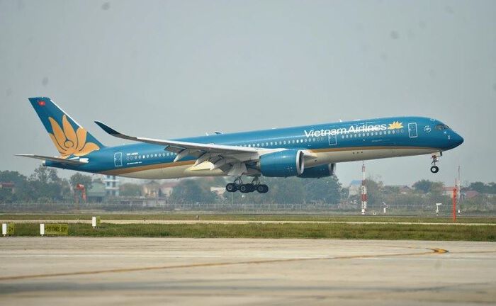 Cổ phiếu Vietnam Airlines thoát khỏi diện cảnh báo