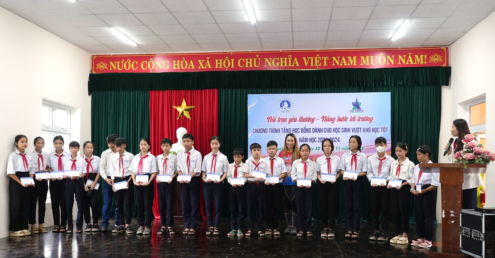 Tân Hiệp Phát tiếp tục trao 150 phần học bổng tại Quảng Nam