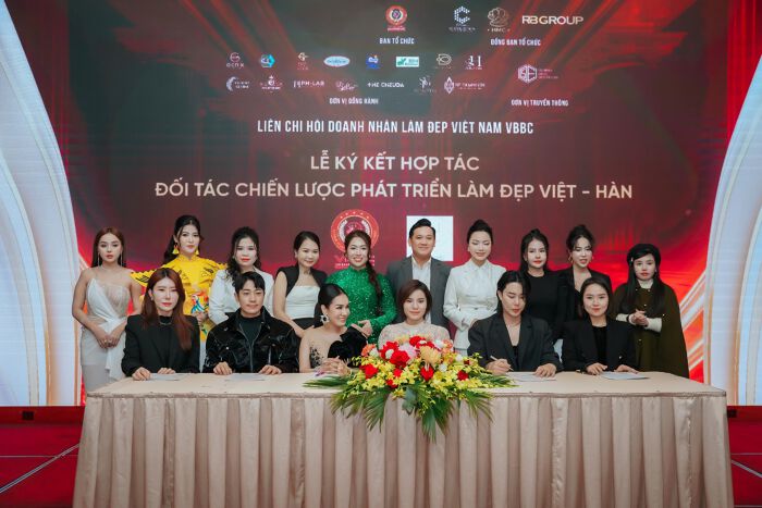 Liên chi Hội Doanh nhân làm đẹp Việt Nam khẳng định vị thế, khát vọng thúc đẩy ngành công nghiệp V-Beauty tại Dạ tiệc cuối năm