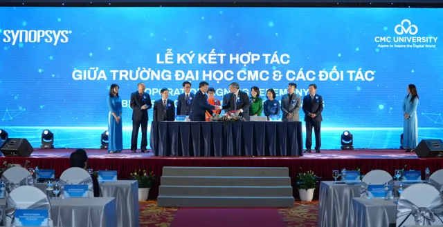 Trường Đại học CMC trao 400 suất học bổng năm 2024