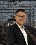 Tạp chí điện tử Doanh nhân Việt Nam trân trọng giới thiệu bài viết “Thực hành tiết kiệm” của đồng chí Tô Lâm – Tổng Bí thư Ban Chấp hành Trung ương Đảng Cộng sản Việt Nam. Tiết kiệm và chống lãng phí là hai thành tố gắn bó hữu cơ với nhau, là hai trụ cột để đi tới thịnh vượng, giàu có đối với cả phạm vi gia đình, đất nước và xã hội. Thực hành tiết kiệm, chống lãng phí là điều cần làm trong cuộc sống của từng cá nhân và toàn xã hội, là “hòn đá tảng” góp phần xây dựng một xã hội văn minh, phát triển bền vững. Đó phải là trách nhiệm chung và cần trở thành nếp sống, thành văn hóa hàng ngày của mỗi chúng ta.    Tổng Bí thư Tô Lâm. Ảnh VGP.  Văn hoá Việt Nam là nền văn hoá gắn liền với sự đề cao lối sống tiết kiệm, giản dị. Từ đó, việc thực hành tiết kiệm của người Việt đã được đúc kết thành ca dao, tục ngữ, truyền miệng từ đời này sang đời khác[1], như “Khéo ăn thì no, khéo co thì ấm”, “Ít chắt chiu hơn nhiều phung phí” , “Ai ơi chớ bỏ ruộng hoang/Bao nhiêu tấc đất tấc vàng bấy nhiêu”; “Được mùa chớ phụ ngô khoai/Đến khi thất bát lấy ai bạn cùng”; “nên ăn có chừng, nên dùng có mực”; “Tiết kiệm sẵn có đồng tiền/Phòng khi túng lỡ không phiền lụy ai”…  Chủ tịch Hồ Chí Minh – người Thầy của cách mạng Việt Nam là tấm gương sáng về thực hành tiết kiệm. Ngay sau khi lãnh đạo Cách mạng tháng Tám thành công, trước nguy cơ giặc đói, giặc dốt, giặc ngoại xâm đe dọa, tại phiên họp đầu tiên của Chính phủ lâm thời nước Việt Nam Dân chủ Cộng hòa diễn ra ngày 03/09/1945, Chủ tịch Hồ Chí Minh đã đưa ra 6 vấn đề cấp bách, trong đó Người đặc biệt đề cao việc phát động phong trào tăng gia tiết kiệm để chống đói, xây dựng đất nước. Bác Hồ đã nhiều lần giải thích rõ về tiết kiệm để mọi người hiểu cho đúng, để thực hiện cho tốt: “Kiệm là thế nào? Là tiết kiệm, không xa xỉ, không hoang phí, không bừa bãi…; Tiết kiệm không phải là bủn xỉn. Khi không nên tiêu xài thì một đồng xu cũng không nên tiêu. Khi có việc đáng làm, việc ích lợi cho đồng bào, cho Tổ quốc, thì dù bao nhiêu công, tốn bao nhiêu của, cũng vui lòng. Như thế mới đúng là kiệm. Tiết kiệm phải kiên quyết chống xa xỉ… Vì vậy, xa xỉ có tội với tổ quốc, với đồng bào”[2]. Bác coi tiết kiệm là một nghệ thuật quan trọng của đời sống xã hội. Bác nhấn mạnh phải tiết kiệm sức lao động: “một người làm bằng hai, ba người”[3]; tiết kiệm thời gian: “Làm việc phải đến đúng giờ, chớ đến trễ, về sớm. Làm cho chóng, cho chu đáo. Việc ngày nào, nên làm xong ngày ấy, chớ để chờ ngày mai. Phải nhớ rằng: Dân đã lấy tiền mồ hôi nước mắt để trả lương cho ta trong những thì giờ đó. Ai lười biếng tức là lừa gạt dân”[4]. Bác yêu cầu Chính phủ phải tiết kiệm tiền của, tiết kiệm sức dân, tiết kiệm xương máu của bộ đội, chiến sỹ và nhân dân: “phải biết quý trọng sức người là vốn quý nhất của ta. Chúng ta cần hết lòng chăm sóc sức khỏe và sử dụng thật hợp lý sức lao động của nhân dân ta”[5], “Của cải hết, có thể lại làm ra; thời giờ qua, thời giờ lại đến. Nhưng bộ đội hy sinh là hy sinh xương máu, có khi hy sinh cả tính mệnh”[6] nên “phải giữ gìn từng giọt máu của đồng bào để xây đắp tương lai của Tổ quốc” [7]. Hay, tiết kiệm lời nói: “nói ít, làm nhiều”[8], “bắt đầu bằng hành động”[9].  Trong các giai đoạn cách mạng, Đảng, Nhà nước ta đặc biệt quan tâm vấn đề thực hành tiết kiệm, coi đây là quốc sách hàng đầu. Trong chiến tranh, dưới sự lãnh đạo của Đảng, của Chủ tịch Hồ Chí Minh, với sự đi đầu nêu gương của Bác, của cán bộ, đảng viên, việc chi tiêu hợp lý, thực hành tiết kiệm, mỗi người dân đều thắt lưng buộc bụng, nhịn ăn, nhịn mặc, hi sinh mọi quyền lợi vật chất cá nhân để dồn sức cho tiền tuyến, giúp tập trung nguồn lực giải phóng đất nước. Bước vào thời kỳ đổi mới, Đảng ta đã có nhiều chủ trương, ban hành nhiều Chỉ thị về vấn đề này, như Chỉ thị số 21-CT/TW, ngày 21/12/2012 của Ban Bí thư khóa XI về việc đẩy mạnh thực hành tiết kiệm, chống lãng phí; Chỉ thị số 27-CT/TW, ngày 25/12/2023 của Bộ Chính trị khóa XIII về tăng cường sự lãnh đạo của Đảng đối với công tác thực hành tiết kiệm, chống lãng phí; Chỉ thị số 42-CT/TW ngày 16/01/2025 của Bộ Chính trị khoá XIII về tăng cường sự lãnh đạo của Đảng đối với công tác giáo dục cần, kiệm, liêm, chính, chí công vô tư; Chỉ thị số 05-CT/TW, ngày 15/5/2016 của Bộ Chính trị về đẩy mạnh học tập, làm theo tư tưởng, đạo đức, phong cách Hồ Chí Minh xác định rõ “Tổ chức học tập, quán triệt và tuyên truyền sâu rộng… các quan điểm và tấm gương đạo đức Hồ Chí Minh về:…. cần, kiệm, liêm, chính, chí công vô tư”; Quy định số 37-QĐ/TW, ngày 25/10/2021 của Ban Chấp hành Trung ương về những điều đảng viên không được làm, không cho phép đảng viên “Tổ chức việc cưới, việc tang và các sự kiện khác của cá nhân, gia đình xa hoa, lãng phí hoặc nhằm mục đích vụ lợi”. Thể chế hoá chủ trương của Đảng, Ủy ban Thường vụ Quốc hội khóa X đã ban hành Pháp lệnh về việc thực hành tiết kiệm, chống lãng phí năm 1998; được Quốc hội khóa XI nâng lên thành Luật Thực hành tiết kiệm, chống lãng phí năm 2005 và được Quốc hội khóa XIII sửa đổi, bổ sung ban hành Luật Thực hành tiết kiệm, chống lãng phí năm 2013; Hiến pháp năm 2013 cũng hiến định “Cơ quan, tổ chức, cá nhân phải thực hành tiết kiệm, chống lãng phí, phòng, chống tham nhũng trong hoạt động kinh tế – xã hội và quản lý nhà nước” (Điều 56); hàng năm và theo giai đoạn, Chính phủ đều ban hành Chương trình tổng thể về thực hành tiết kiệm, chống lãng phí.  Thực hiện các chủ trương của Đảng, chính sách pháp luật của Nhà nước, thực hành tiết kiệm trong toàn Đảng, toàn dân, toàn quân ta đã đạt được nhiều kết quả tích cực. Các tổ chức, cá nhân, nhất là cán bộ, đảng viên đã chú trọng thực hiện tiết kiệm chi thường xuyên, nâng cao vai trò của người đứng đầu trong thực hành tiết kiệm. Một số cơ quan, đơn vị khi tổ chức đại hội hay các dịp kỷ niệm ngày thành lập đã có văn bản thông báo “thực hành tiết kiệm, không nhận hoa chúc mừng”. Nhiều hội nghị sơ kết, tổng kết đã được các cấp, các ngành tổ chức theo hướng ngắn gọn, đơn giản, tiết kiệm thời gian, không sử dụng tài liệu giấy, tổ chức họp trực tuyến để tiết kiệm chi phí. Việc sử dụng xe chung cho cán bộ cấp cao trong các chuyến công tác cũng được triển khai ở nhiều nơi. Tình trạng đất bị bỏ hoang, quy hoạch “treo” từng bước được khắc phục. Quản lý, sử dụng trụ sở làm việc cơ bản đã thực hiện đúng mục đích và định mức, tiêu chuẩn. Nhiều doanh nghiệp tăng cường quản lý các định mức liên quan đến chi phí sản xuất, nhất là các chi phí gián tiếp để hạ giá thành sản phẩm; cắt giảm chi phí sản xuất kinh doanh, tăng cường quản lý định mức tiêu hao để nâng cao hiệu quả sản xuất kinh doanh. Đặc biệt, từ cuối năm 2024 đến nay, thực hiện các kết luận của Trung ương, Bộ Chính trị, Ban Bí thư đã lãnh đạo, chỉ đạo cơ bản hoàn thành việc sắp xếp, tinh gọn tổ chức bộ máy các cơ quan Đảng, Chính phủ, Quốc hội, Mặt trận tổ quốc ở cấp Trung ương và địa phương; qua đó tinh giảm đầu mối, tiết kiệm chi phí, tạo điều kiện để thực hiện ngay chủ trương miễn giảm học phí cho học sinh. Ngoài ra, theo tính toán sơ bộ, khi thực hiện chủ trương mà Hội nghị Trung ương 11 khoá XIII đã thống nhất về sáp nhập tỉnh, không tổ chức cấp huyện và sáp nhập cấp xã, riêng khoản tiết kiệm chi thường xuyên của Ngân sách nhà nước giai đoạn 2025-2030 là hơn 20.000 tỷ đồng/năm; giai đoạn 2030 trở đi mỗi năm tiết kiệm trên 30.000 tỷ đồng. Đó là chúng ta chưa tính giá trị cụ thể của hơn 18.500 trụ sở các cơ quan, đơn vị không còn chức năng “công sở” khi triển khai mô hình chính quyền địa phương hai cấp.  Bên cạnh kết quả, việc thực hành tiết kiệm vẫn còn nhiều tồn tại, hạn chế, đạt hiệu quả rất thấp. Các chủ trương, chính sách tiết kiệm chưa thật sự phát huy hiệu quả; sự lãng phí, thất thoát tài sản, ngân sách Nhà nước đã và đang diễn ra trên phạm vi rộng gây nhiều hệ luỵ nghiêm trọng. Thực hành tiết kiệm chưa thành nề nếp thường xuyên; tiết kiệm chưa trở thành ý thức thường trực của một bộ phận cán bộ, đảng viên, công chức, viên chức và nhân dân. Lãng phí không chỉ tồn tại ở các cơ quan Nhà nước mà ngay trong hoạt động xã hội của người dân. Xu hướng sính dùng hàng ngoại, hàng xa xỉ, hàng hiệu, tặng quà biếu với giá trị lớn; tâm lý hưởng thụ của một bộ phận người dân, nhất là lớp trẻ, trong khi thu nhập bình quân của cả nước mới vượt qua ngưỡng thu nhập trung bình, năng suất lao động thấp… là những biểu hiện đáng lo ngại của việc thực hành tiết kiệm. Bên cạnh những cán bộ, đảng viên luôn nêu cao tính đảng, gương mẫu, đi đầu trong thực hành tiết kiệm, chống lãng phí, có tinh thần trách nhiệm cao trong quản lý, sử dụng, tiết kiệm tài sản công, không rơi vào “vòng xoáy” của quyền lực, tiền tài, xa hoa, hưởng thụ… vẫn còn một bộ phận không ít cán bộ, đảng viên, trong đó có cả người đứng đầu, thiếu tinh thần trách nhiệm, thích hưởng thụ, thích vật chất, gây thất thoát kinh phí, tài sản, lãng phí trong tiêu dùng, sự dụng công quĩ cho chi tiêu cá nhân, nhóm lợi ích.  Nguyên nhân chủ yếu của những tồn tại, hạn chế nêu trên là do ý thức trách nhiệm, sự quyết tâm của một số cơ quan, tổ chức và cá nhân chưa cao, chưa thường xuyên, thiếu quyết liệt, cơ chế chính sách, nội quy, quy định chưa đầy đủ, rõ ràng, nhiều kẽ hở. Thực hành tiết kiệm, chống lãng phí có lúc, có nơi còn hình thức, chiếu lệ. Một số bộ, ngành, địa phương chưa thực sự tự giác trong việc xây dựng các giải pháp để triển khai việc thực hành tiết kiệm, chống lãng phí trong lĩnh vực, phạm vi được giao quản lý. Luật thực hành tiết kiệm, chống lãng phí chưa thật sự đi vào thực tiễn cuộc sống, các quy định còn chung chung, dẫn đến chưa có cơ chế, biện pháp hiệu quả trong triển khai. Chương trình thực hành tiết kiệm, chống lãng phí còn mang tính hình thức, chưa đi vào thực tế cuộc sống của mỗi cơ quan, đơn vị, địa phương, mỗi gia đình và từng cá nhân, chưa đưa ra được các mục tiêu, chỉ tiêu, tiêu chí đánh giá cụ thể. Nhiều lãng phí, sai phạm đã được phát hiện nhưng chậm được xử lý; chưa kịp thời tuyên dương, khen thưởng người thực hiện tiết kiệm hoặc phát hiện lãng phí khiến việc tuân thủ pháp luật chưa nghiêm. Công tác thanh tra, kiểm tra về thực hành tiết kiệm, chống lãng phí tại các cấp các ngành hiệu quả chưa cao.   Hội nghị Trung ương 11 khoá XIII đã thống nhất rất cao những quyết sách lịch sử, trong đó, tiếp tục sắp xếp tổ chức bộ máy của hệ thống chính trị, sáp nhập một số tỉnh, không tổ chức cấp huyện, sáp nhập xã, tạo tiền đề tạo chuyển biến căn bản trong thực hành tiết kiệm ở nước ta trong giai đoạn mới. Để đạt yêu cầu cao nhất trong giai đoạn cách mạng mới mà Hội nghị Trung ương 11 đã thống nhất, đó là “phát triển chất lượng cao, phát triển nhanh và phát triển bền vững”,”chủ động, tự cường và tự chủ trong phát triển” nhằm đạt mục tiêu cao nhất “ổn định, phát triển và nâng cao đời sống của nhân dân”, thực hiện thắng lợi hai mục tiêu 100 năm, cùng với sắp xếp tổ chức bộ máy tinh, gọn, mạnh, hiệu năng, hiệu lực, hiệu quả, cần tập trung thực hiện tốt một số vấn đề, sau đây:  Thứ nhất, thống nhất nhận thức, thực hành tiết kiệm, chống lãng phí là một trong những giải pháp căn cơ nhất để đất nước vượt qua mọi bão giông trong bối cảnh tình hình quốc tế có nhiều biến động, tác động trực tiếp, nhiều mặt đến phát triển kinh tế – xã hội và bảo đảm an sinh. Thực tế lịch sử đã chứng minh, tiết kiệm là một trong những yếu tố then chốt tạo ra tiềm lực to lớn để toàn Đảng, toàn dân, toàn quân ta, dù là một đất nước nghèo nàn về kinh tế, cuộc sống vật chất của người dân khó khăn, thậm chí trong hoàn cảnh “giặc đói” hoành hành, nhưng chúng ta vẫn “thắt lưng buộc bụng”, dồn sức cho kháng chiến, dành cơm gạo cho chiến trường và đã đánh thắng bọn thực dân, đế quốc xâm lược hùng mạnh, giải phóng dân tộc, thống nhất đất nước. Trước những khó khăn, thách thức mới, với truyền thống kiên cường, bất khuất, với sự đồng tâm hiệp lực của cả hệ thống chính trị, toàn dân, phát huy cao độ việc thực hành tiết kiệm, chống lãng phí, sẽ tạo nguồn sức mạnh nội sinh, nội lực to lớn thúc đẩy sự phát triển bền vững của nền kinh tế, giúp đất nước vững vàng tiến lên, đạt các mục tiêu chiến lược, đồng thời chăm lo tốt hơn cho đời sống người dân. Do vậy, mọi công dân và các cơ quan, đơn vị, tổ chức, doanh nghiệp cần có kế hoạch cụ thể, thực hiện thu-chi hợp lý; cán bộ, đảng viên, nhất là cán bộ lãnh đạo, quản lý phải gương mẫu, vận động gia đình, nhân dân tích cực tham gia; mọi ngành, mọi nghề, mọi nhà, mọi người đẩy mạnh sản xuất, kinh doanh, nâng cao năng suất, chất lượng và hiệu quả lao động sản xuất, triệt để thực hành tiết kiệm, hạn chế tới mức thấp nhất sự lãng phí cả về thời gian, tiền bạc, của cải, sức lực.  Thứ hai, triển khai mạnh mẽ các giải pháp căn bản nhằm tạo chuyển biến thực chất trong thực hành tiết kiệm, chống lãng phí. Trọng tâm là: (i) Tập trung hoàn thiện thể chế, tạo cơ sở khắc phục triệt để những lãng phí do thể chế gây ra, xóa bỏ những rào cản, khó khăn, vướng mắc cản trở phát triển, khơi thông các điểm nghẽn tạo nền tảng cho phát triển, nhất là các vấn đề liên quan đến đấu thầu, ngân sách, đầu tư công, kinh tế tư nhân, khoa học công nghệ, đổi mới sáng tạo, chuyển đổi số và cuộc Cách mạng về sắp xếp, tinh gọn tổ chức bộ máy của hệ thống chính trị. Sớm nghiên cứu, sửa đổi bổ sung Luật Thực hành tiết kiệm, chống lãng phí, tạo cơ sở chính trị pháp lý toàn diện, vững chắc cho thực hành tiết kiệm ở mọi ngành, mọi nghề, mọi cán bộ, đảng viên và người dân. (ii) Cắt giảm tối đa thủ tục hành chính, chi phí tuân thủ, tạo thuận lợi cao nhất cho người dân và doanh nghiệp; chuyển từ tiền kiểm sang hậu kiểm, xóa bỏ cơ chế “xin-cho”; phân cấp, phân quyền cho cơ quan, địa phương có thẩm quyền giải quyết và chịu trách nhiệm. Trong năm 2025, đảm bảo 100% thủ tục hành chính liên quan đến doanh nghiệp được thực hiện trực tuyến, thông suốt, hiệu quả; 100% thủ tục hành chính không bị giới hạn bởi địa giới hành chính cấp tỉnh. (iii) Sau khi sắp xếp tổ chức bộ máy của hệ thống chính trị tinh, gọn, mạnh, muốn hoạt động hiệu năng, hiệu lực, hiệu quả, yếu tố rất căn cốt đó là phải tập trung xây dựng đội ngũ cán bộ có kiến thức, kĩ năng, thái độ làm việc đúng đắn để đạt hiệu quả cao nhất ở mỗi lĩnh vực mà họ đảm trách. Trong đó, kĩ năng quản lý, thực thi nhiệm vụ; sự say mê, nhiệt huyết và trách nhiệm trong mỗi công việc, mỗi nhiệm vụ được giao; văn hoá chuẩn mực trong giao tiếp, ứng xử, ý thức chủ động tiết kiệm… là những yêu cầu đặt ra đối với cán bộ trong tổ chức bộ máy mới. (iv) Siết chặt kỷ luật, kỷ cương trong quản lý, sử dụng tài chính, ngân sách; thực hành tiết kiệm, chống lãng phí, sử dụng hiệu quả các nguồn lực tài chính nhà nước gắn với huy động các nguồn lực xã hội và sắp xếp, tinh gọn bộ máy. Tăng cường quản lý, sử dụng tài sản công, đảm bảo đúng tiêu chuẩn, định mức, chế độ và phù hợp với yêu cầu nhiệm vụ, tập trung vào việc sắp xếp, xử lý tài sản, đặc biệt là nhà, đất gắn với việc sắp xếp, tổ chức tinh gọn bộ máy. Kiên quyết triệt để tiết kiệm các khoản chi chưa thực sự cần thiết để bảo đảm nguồn lực cho phòng, chống thiên tai, dịch bệnh, bổ sung vốn đầu tư phát triển và phát triển kinh tế; phấn đấu tăng cao hơn nữa tỷ lệ chi đột phá phát triển khoa học công nghệ, đổi mới sáng tạo, chuyển đổi số quốc gia, hỗ trợ kinh tế tư nhân phát triển. (v) Tạo hành lang pháp lý, nguồn lực để kinh tế tư nhân phát triển, thúc đẩy tinh thần khởi nghiệp, đổi mới sáng tạo trong toàn xã hội, tạo điều kiện để mọi người dân đều có cơ hội đóng góp, tăng năng suất lao động, làm giàu cho bản thân, gia đình và xã hội.  Thứ ba, xây dựng văn hoá tiết kiệm; đưa thực hành tiết kiệm, chống lãng phí trở thành “tự giác”, “tự nguyện”, “cơm ăn nước uống, áo mặc hàng ngày”. Nghiên cứu phát động và duy trì thường niên “Ngày toàn dân thực hành tiết kiệm” để thúc đẩy, lan tỏa phong trào toàn xã hội nêu cao ý thức thực hành tiết kiệm. Đẩy mạnh cuộc vận động “Học tập và làm theo tư tưởng, đạo đức, phong cách Hồ Chí Minh”; kịp thời khen thưởng, biểu dương những tấm gương cán bộ, chiến sỹ, người dân có những sáng kiến trong công tác, phát triển kinh tế mang lại hiệu quả thiết thực trong thực hành tiết kiệm, có hình thức xử lý nghiêm đối với những tập thể, cá nhân, trước hết là người đứng đầu các cơ quan, đơn vị trong hệ thống chính trị, đảng viên chưa thực hiện đầy đủ Luật Thực hành tiết kiệm, chống lãng phí. Tiếp tục đẩy mạnh đấu tranh phòng, chống tham nhũng, lãng phí, tiêu cực, lấy đây là một trong những giải pháp căn cơ góp phần xây dựng văn hoá tiết kiệm.  Trong Báo cáo trước Đại hội lần thứ IV của Quốc tế Cộng sản, V.I. Lênin nhấn mạnh “Dù sao, chúng tôi cũng phải tinh giản bộ máy nhà nước đó, phải hết sức tiết kiệm, càng nhiều càng tốt. Chúng tôi tiết kiệm về mọi mặt, đến cả những chi phí về trường học. Phải làm như thế vì chúng tôi biết rằng, nếu không cứu vãn được công nghiệp nặng, nếu không khôi phục được công nghiệp nặng, thì chúng tôi sẽ không thể xây dựng được công nghiệp nào cả, và nếu không có công nghiệp, thì nói chung, chúng tôi sẽ diệt vong, không còn là một nước độc lập nữa”[10]; Chủ tịch Hồ Chí Minh kính yêu nhấn mạnh “Trong công cuộc xây dựng chủ nghĩa xã hội, tiết kiệm là một chính sách lớn, một đạo đức lớn, một nếp làm việc và nếp sống không bao giờ được lơ là”[11]; để đưa đất nước vững bước vào kỷ nguyên mới và thành công, nhất định toàn Đảng, toàn dân, toàn quân ta phải ra sức thực hành tiết kiệm, chống lãng phí.  [1] Xem thêm: Vũ Ngọc Phan, Tục ngữ ca dao, dân ca Việt Nam, NXB Văn học, 1996; Phúc Hải, Tuyển chọn tục ngữ ca dao dân ca Việt Nam, NXB Thời đại, 2014; Mai Khanh, Thành ngữ – tục ngữ, ca dao – dân ca Việt Nam, NXB Văn học, 2022…  [2] Sđd, Hồ Chí Minh, Toàn tập, tập 6, tr.122-124  [3] Sđd, Hồ Chí Minh, Toàn tập, tập 4, tr.181  [4] Sđd, Hồ Chí Minh, Toàn tập, tập 5, tr.122  [5] Sđd, Hồ Chí Minh, Toàn tập, tập 13, tr.70  [6] Sđd, Hồ Chí Minh, Toàn tập, tập 7, tr.335  [7] Sđd, tập 4, Hồ Chí Minh, Toàn tập, tr.229  [8] Sđd, tập 5, Hồ Chí Minh, Toàn tập, tr.217  [9] Sđd, tập 3, Hồ Chí Minh, Toàn tập, tr.457  [10] Sđd, V.I. Lênin, Toàn tập, NXB CTQG-ST, H.2005, tập 45, tr.333-334  [11] Báo Nhân dân, số 2149 ngày 05/2/1950, tr.2