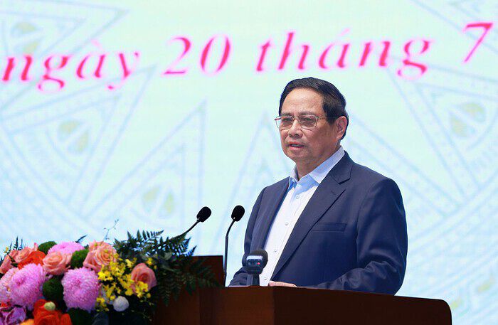 Xây dựng chính sách đãi ngộ đặc biệt để thu hút 100 chuyên gia hàng đầu về nước làm việc