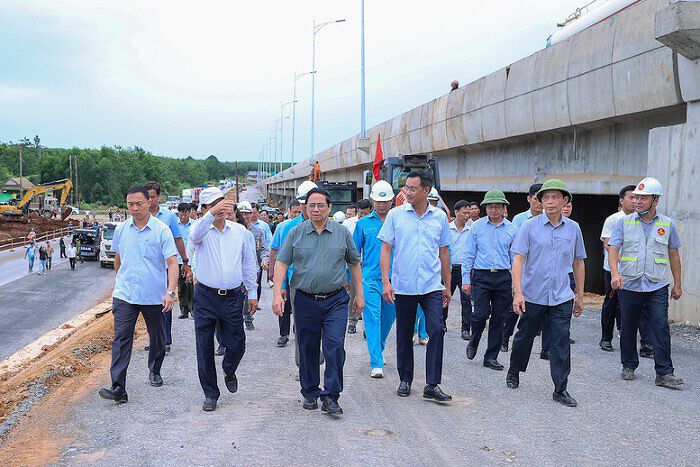 Thủ tướng kiểm tra 3 dự án cao tốc, sân bay, cảng biển trọng điểm tại Quảng Trị