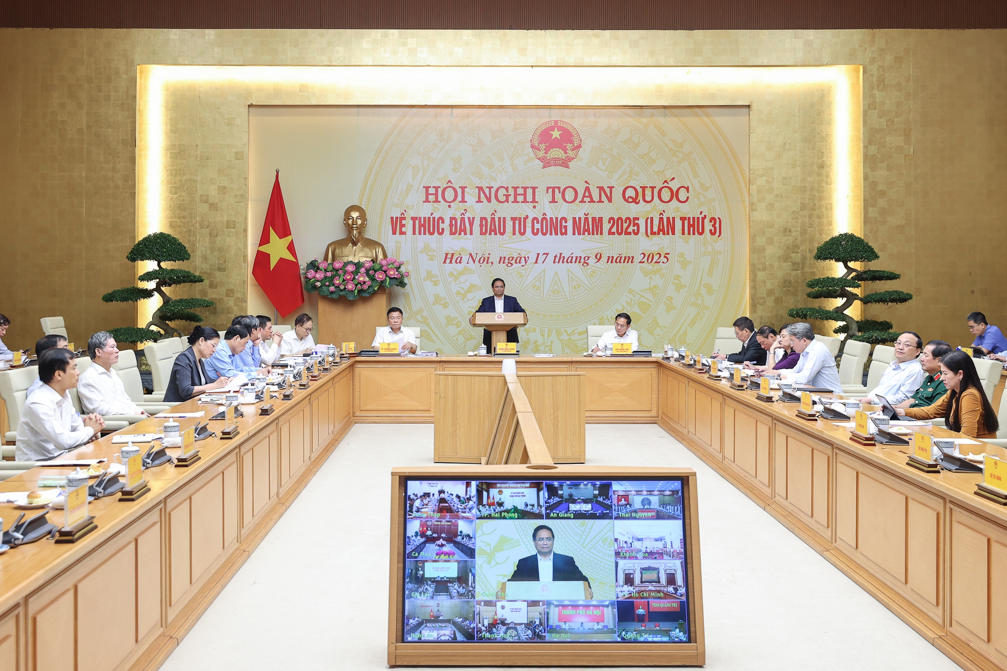 Thủ tướng: Bảo đảm giải ngân 100% vốn đầu tư công, nâng cao chất lượng và phát huy vai trò động lực tăng trưởng