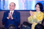 Vingroup lập kỷ lục chưa từng có trong lịch sử VN, tỷ phú Phạm Nhật Vượng và vợ nhận tin vui cùng 1 ngày
