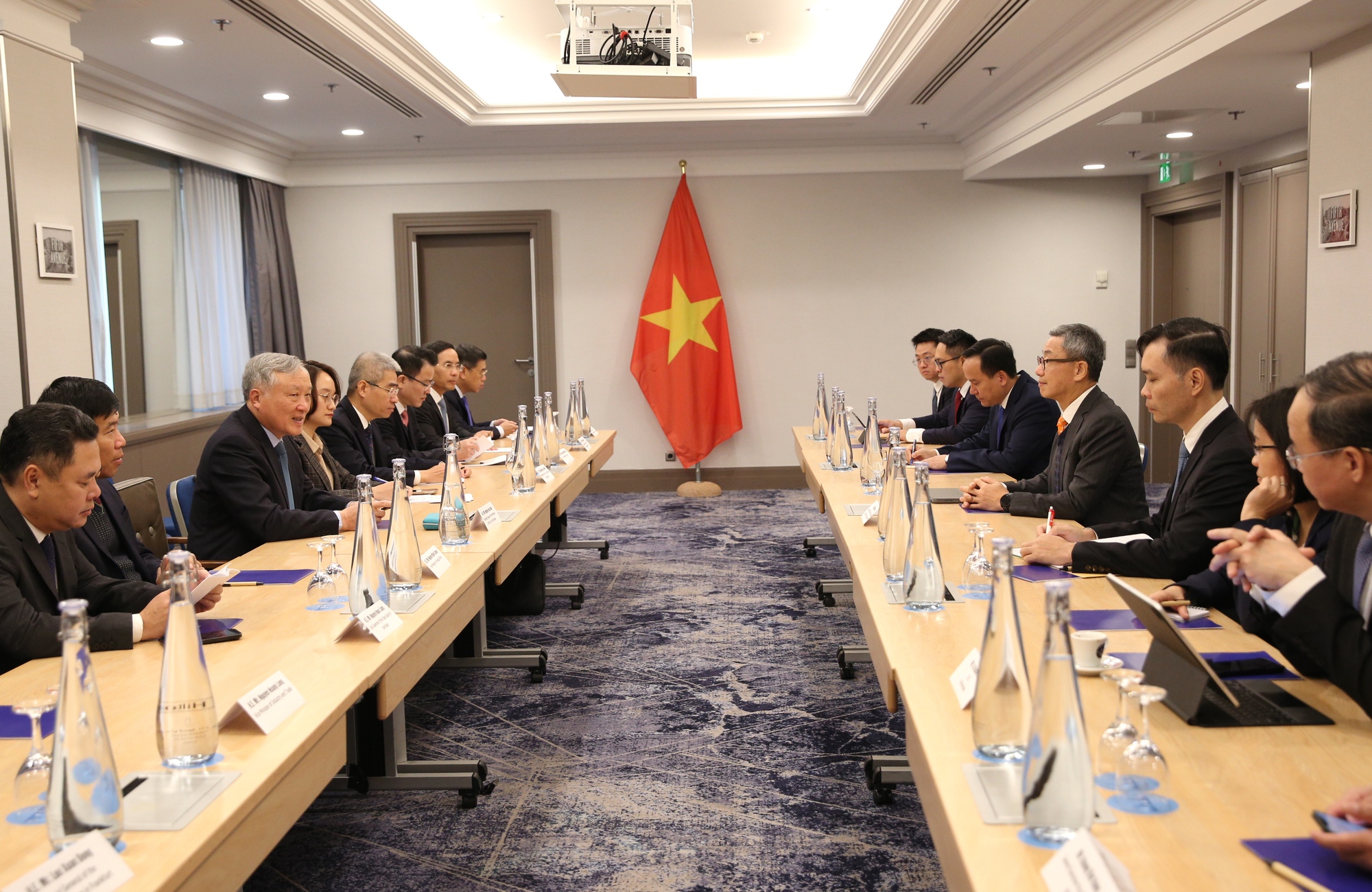 Thúc đẩy hợp tác trong phát triển Trung tâm tài chính quốc tế Việt Nam