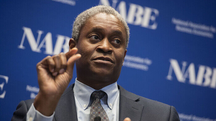 Quan chức Fed cảnh báo lạm phát còn dai dẳng, dự đoán lãi suất khó giảm trong năm 2026