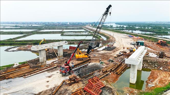 Đầu tư công: Đòn bẩy cải thiện năng suất và năng lực cạnh tranh quốc gia