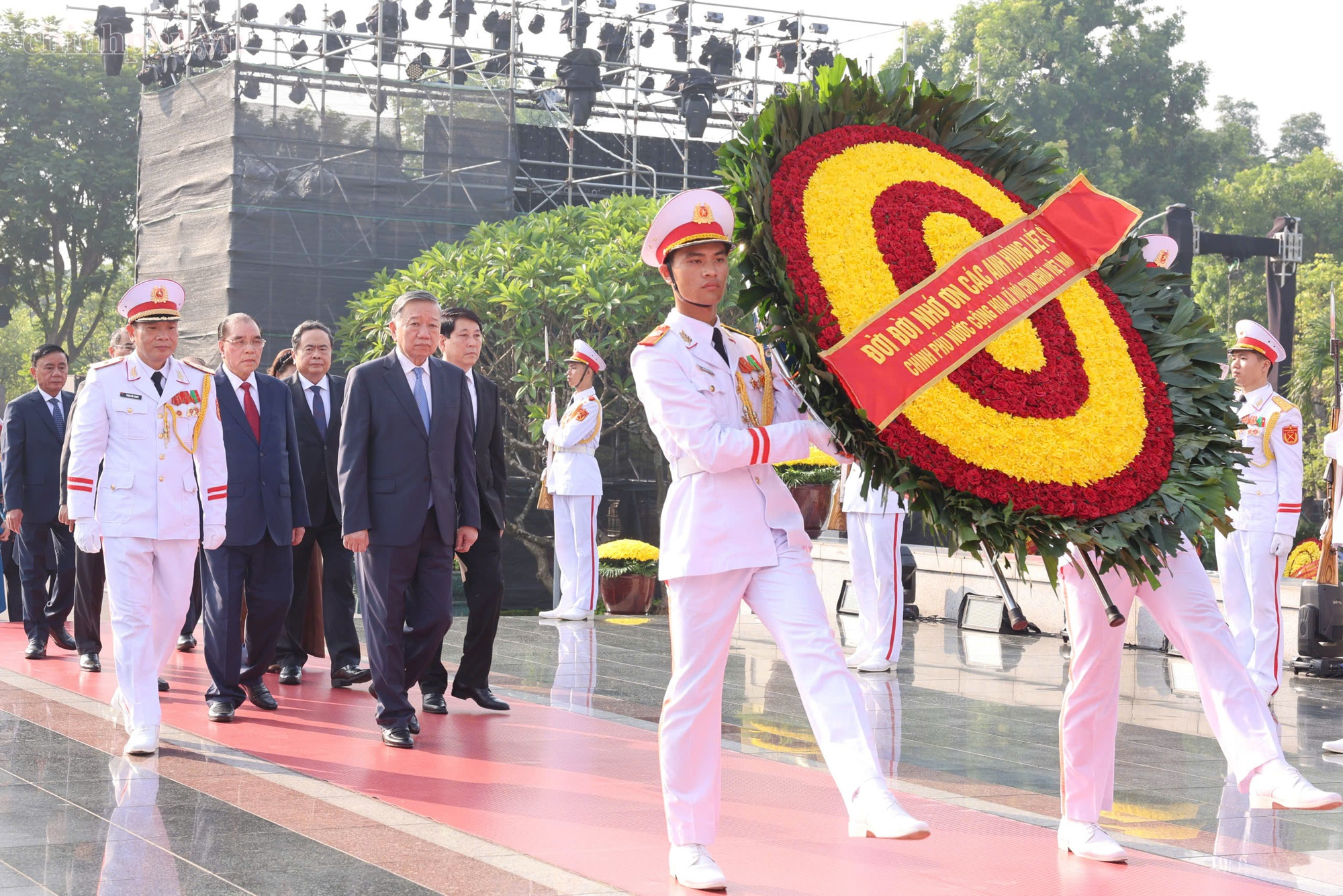 Kỷ niệm 79 năm Ngày Thương binh-Liệt sĩ: Lãnh đạo Đảng, Nhà nước tưởng niệm các Anh hùng liệt sĩ và viếng Chủ tịch Hồ Chí Minh