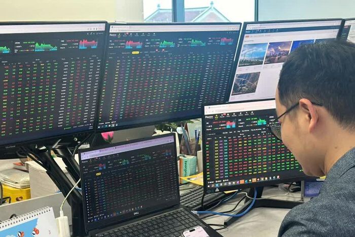 Thị trường chứng khoán: Sức ép từ “vùng trũng” thông tin sau một nhịp phục hồi