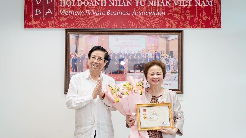 Hội Doanh nhân Tư nhân Việt Nam bầu tân Chủ tịch và suy tôn Chủ tịch sáng lập Hội