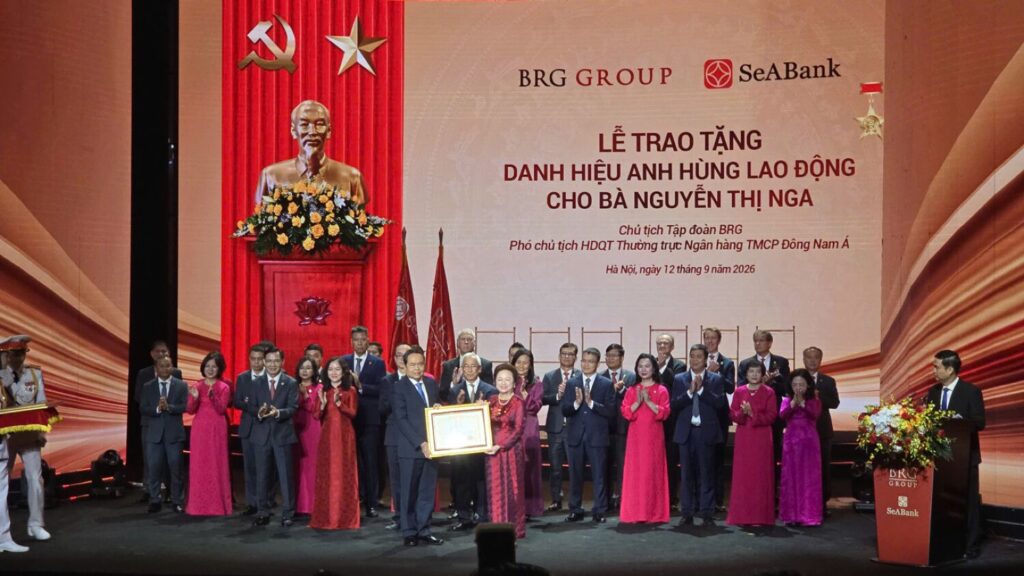 Bà Nguyễn Thị Nga được phong tặng danh hiệu Anh hùng Lao động